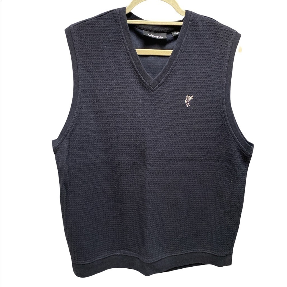 Ashworth golfing vest pullover V-neckline waffled material banded size medium